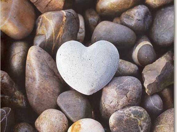 15 Crystals for Love : Attract Love and Romance