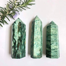 Load image into Gallery viewer, Medium Green Mica Tower - Luna Lane Crystals
